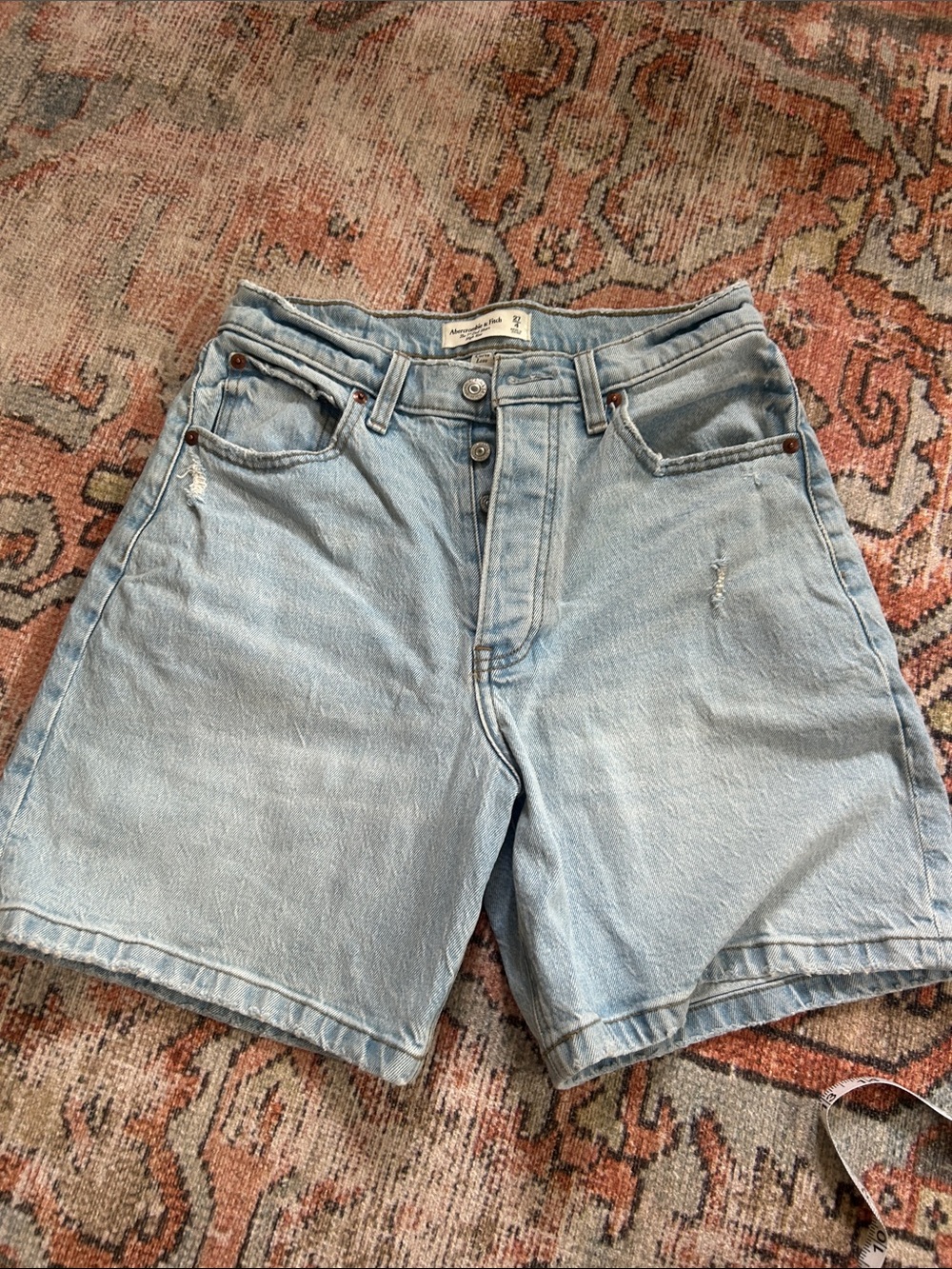 Abercrombie 7 in Dad Short Light Wash Denim Shorts
